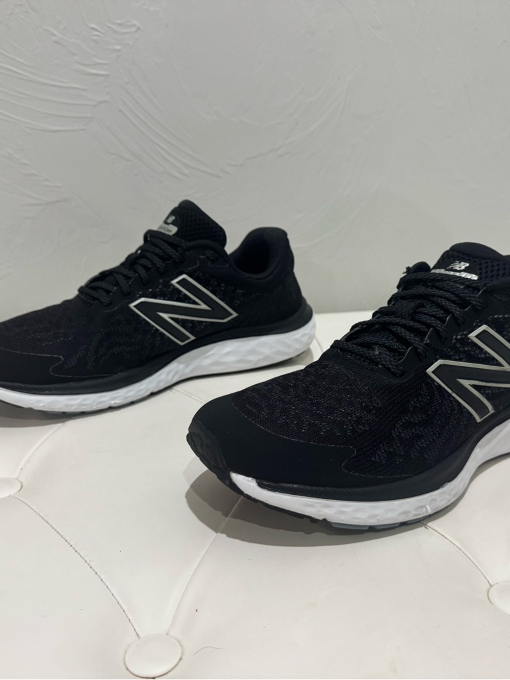 New Balance Fresh Foam M680LE7 Men's Running Shoes Black White Mesh US 10.5